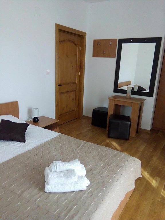Pensiunea Codruta Cărpinişu Esterno foto